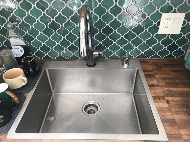 New installed kitchen sink and faucetssssssssss